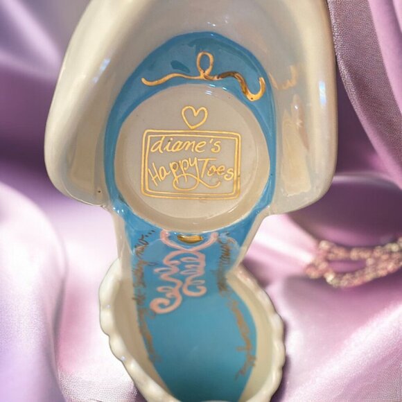 Here Comes the Bride Diane’s Happy Toes Votive Candle Porcelain Wedding 5" x 8" - Picture 13 of 16